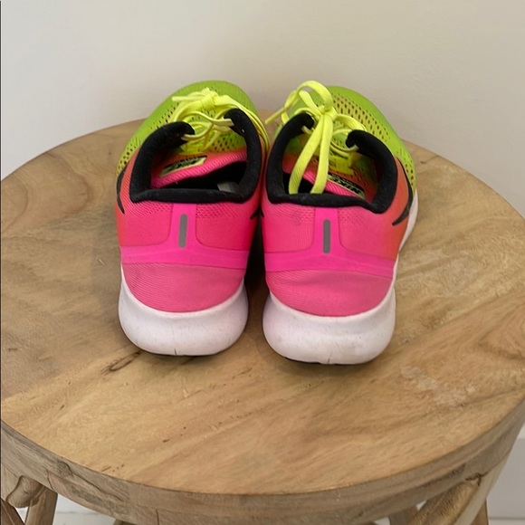 Neon Nike Free RN running sneakers Size 8 - Picture 4 of 6